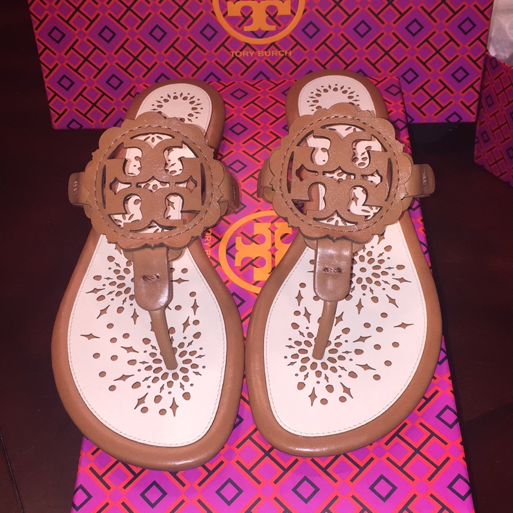 Tory Burch Miller Scallop sandal in Tan/Cream sz 9